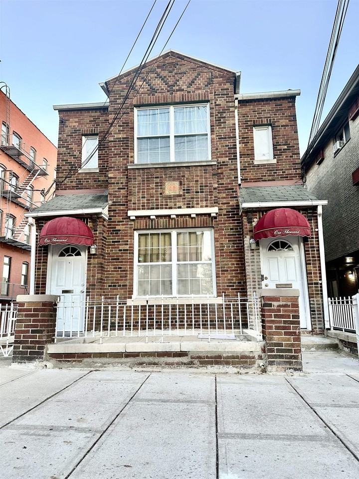 1000 Palisade Ave #2FRONT - Photo 3 of 6