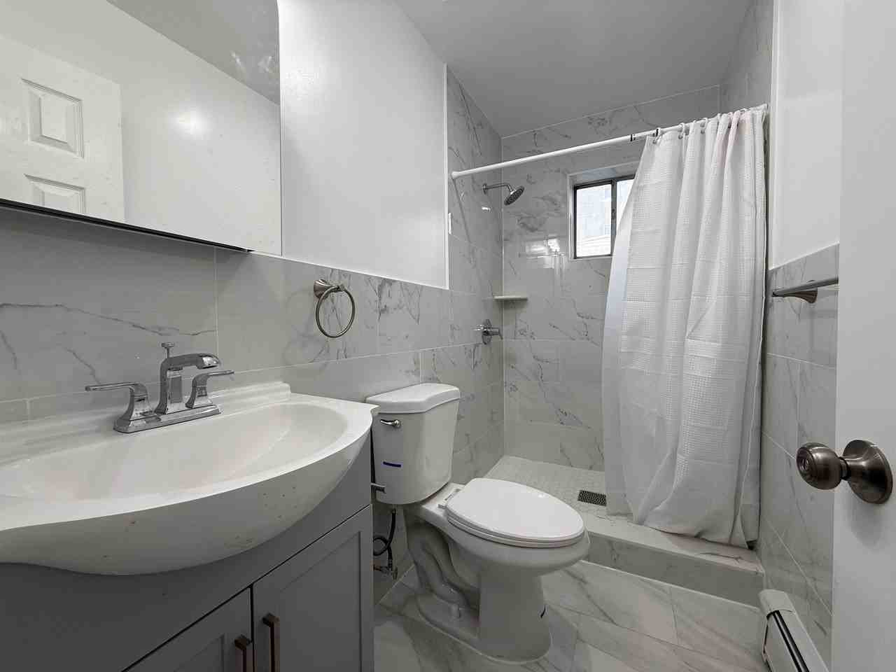 816 19th St - Photo 4 of 10