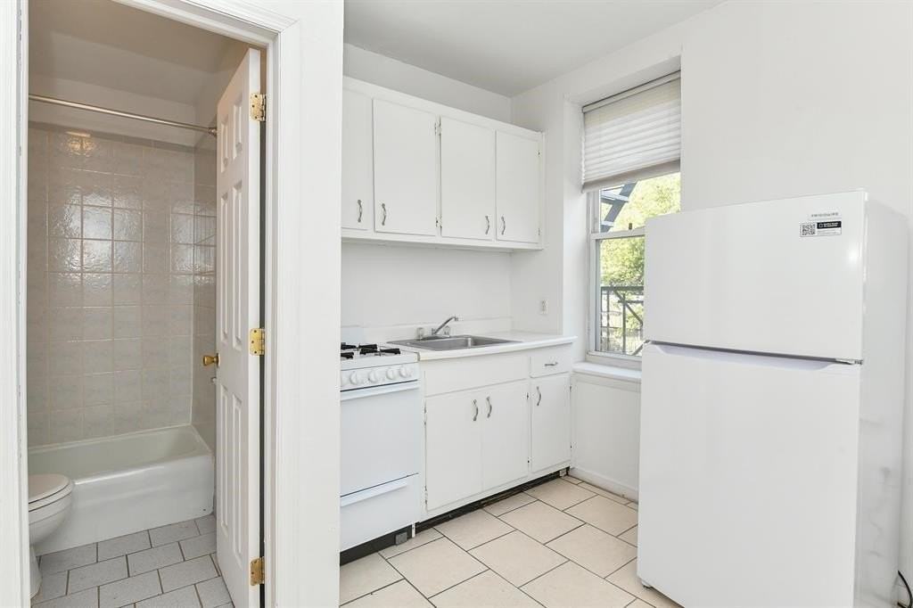 118 Adams St #6 - Photo 6 of 17