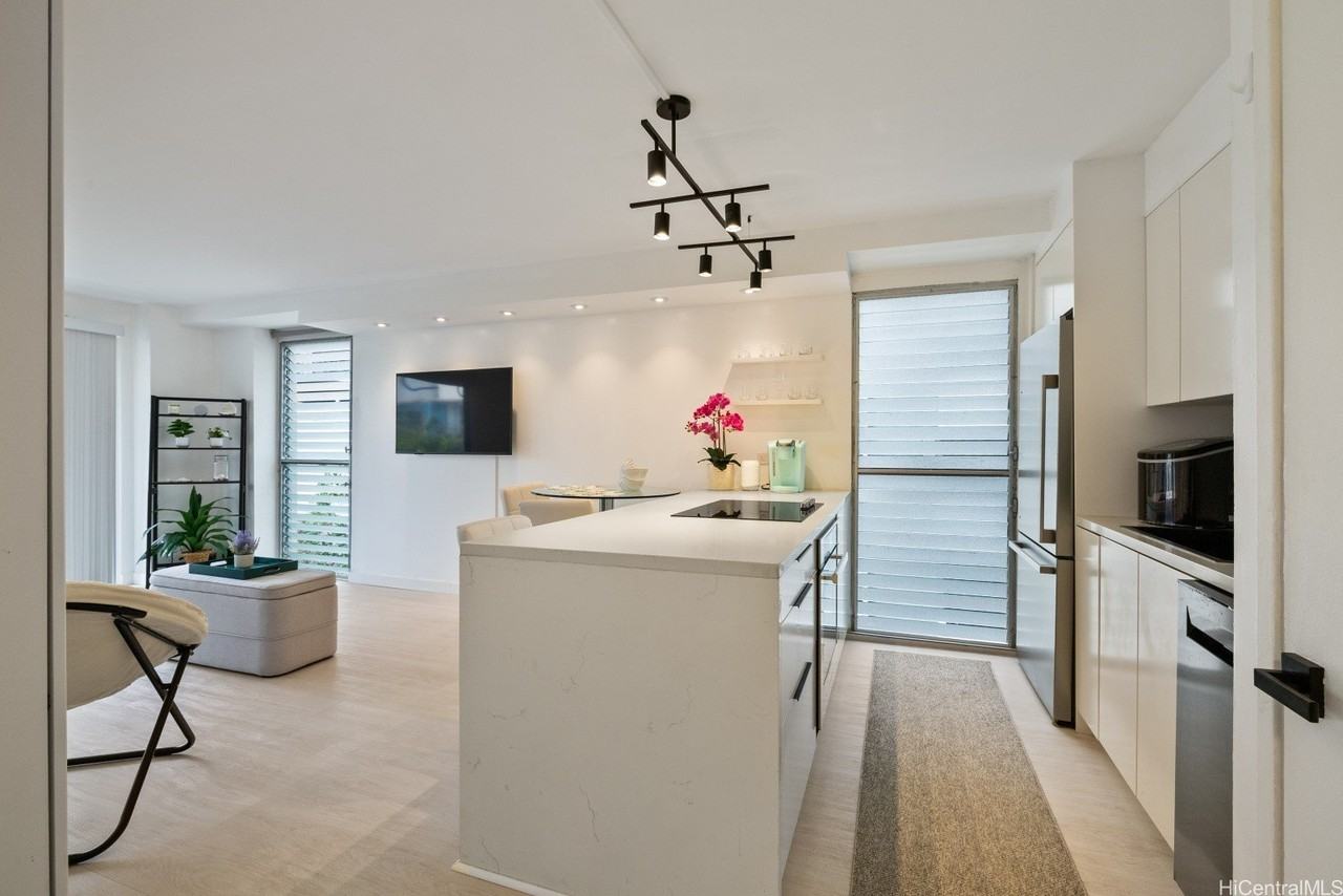 435 Walina St Apt 304 - Photo 3 of 20