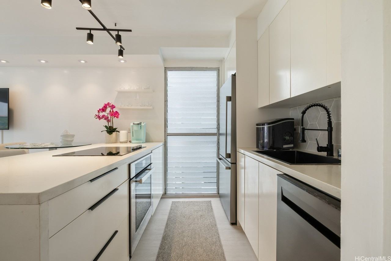 435 Walina St Apt 304 - Photo 4 of 20