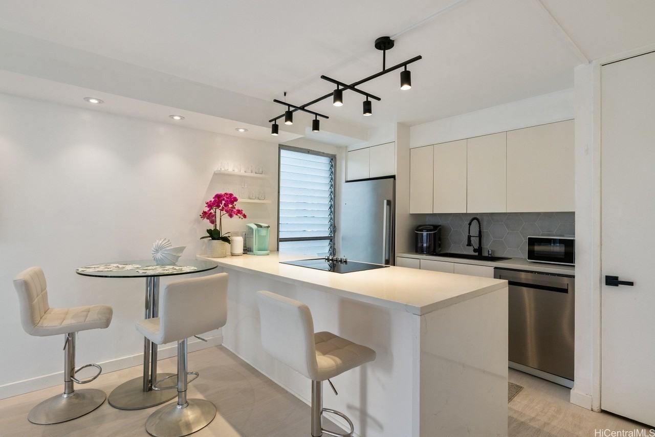 435 Walina St Apt 304 - Photo 5 of 20