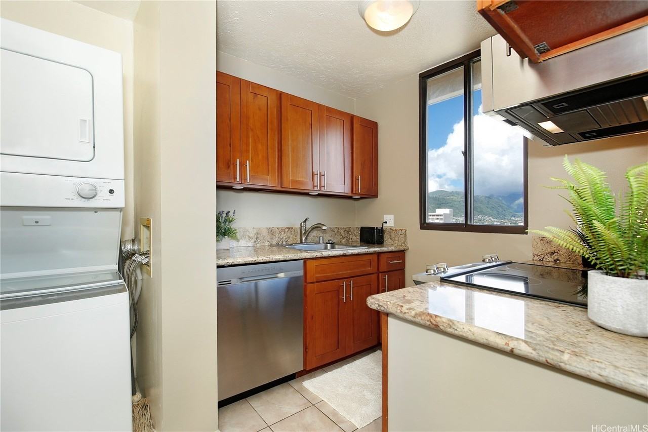 2121 Ala Wai Blvd Apt 2504 - Photo 3 of 13