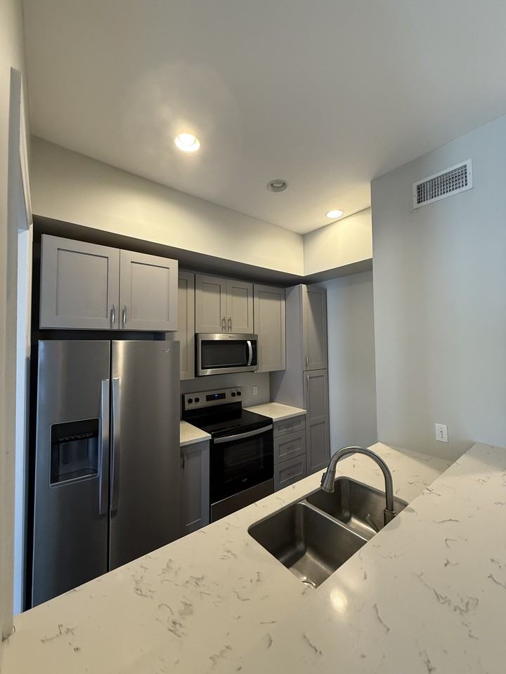 2041 S Chippewa St #2041 - Photo 2 of 16