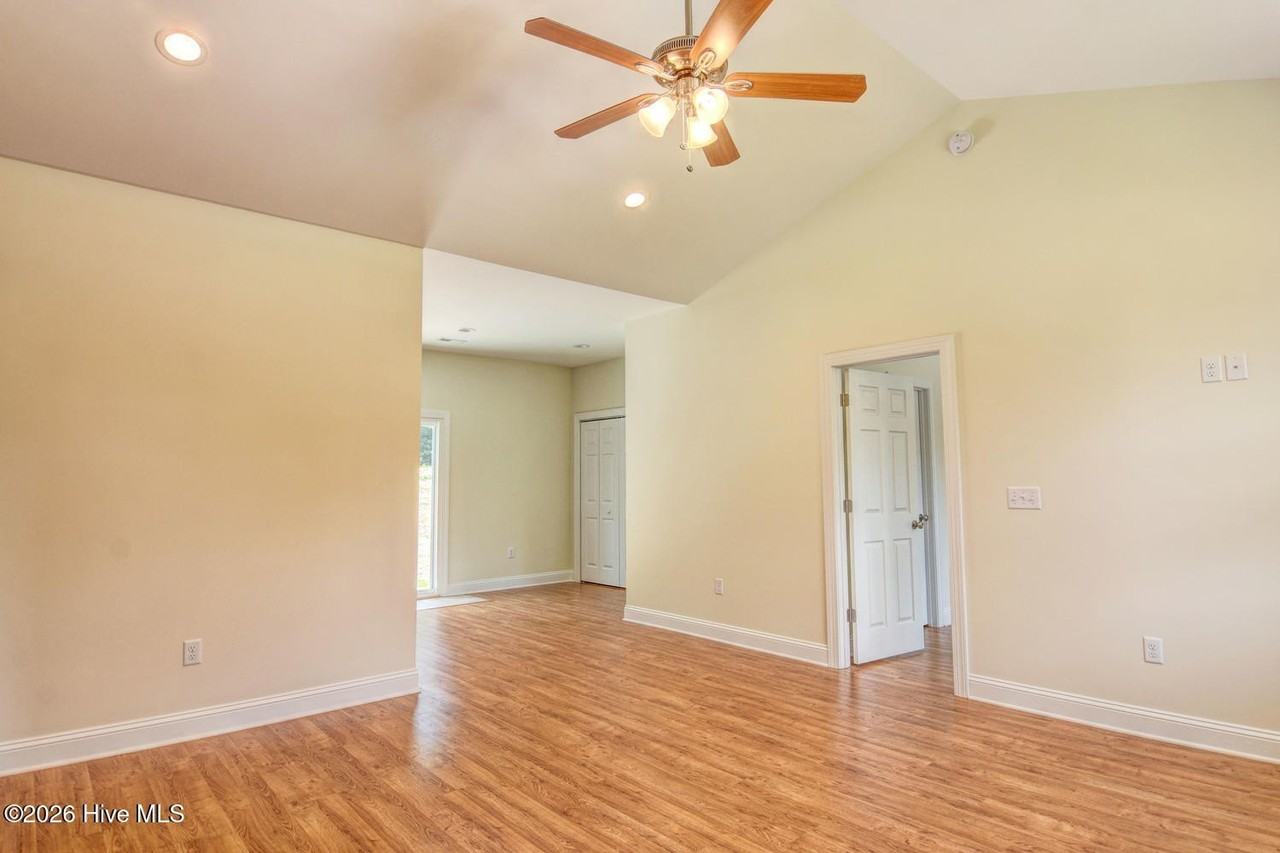 120 Crabshell Ln - Photo 5 of 21