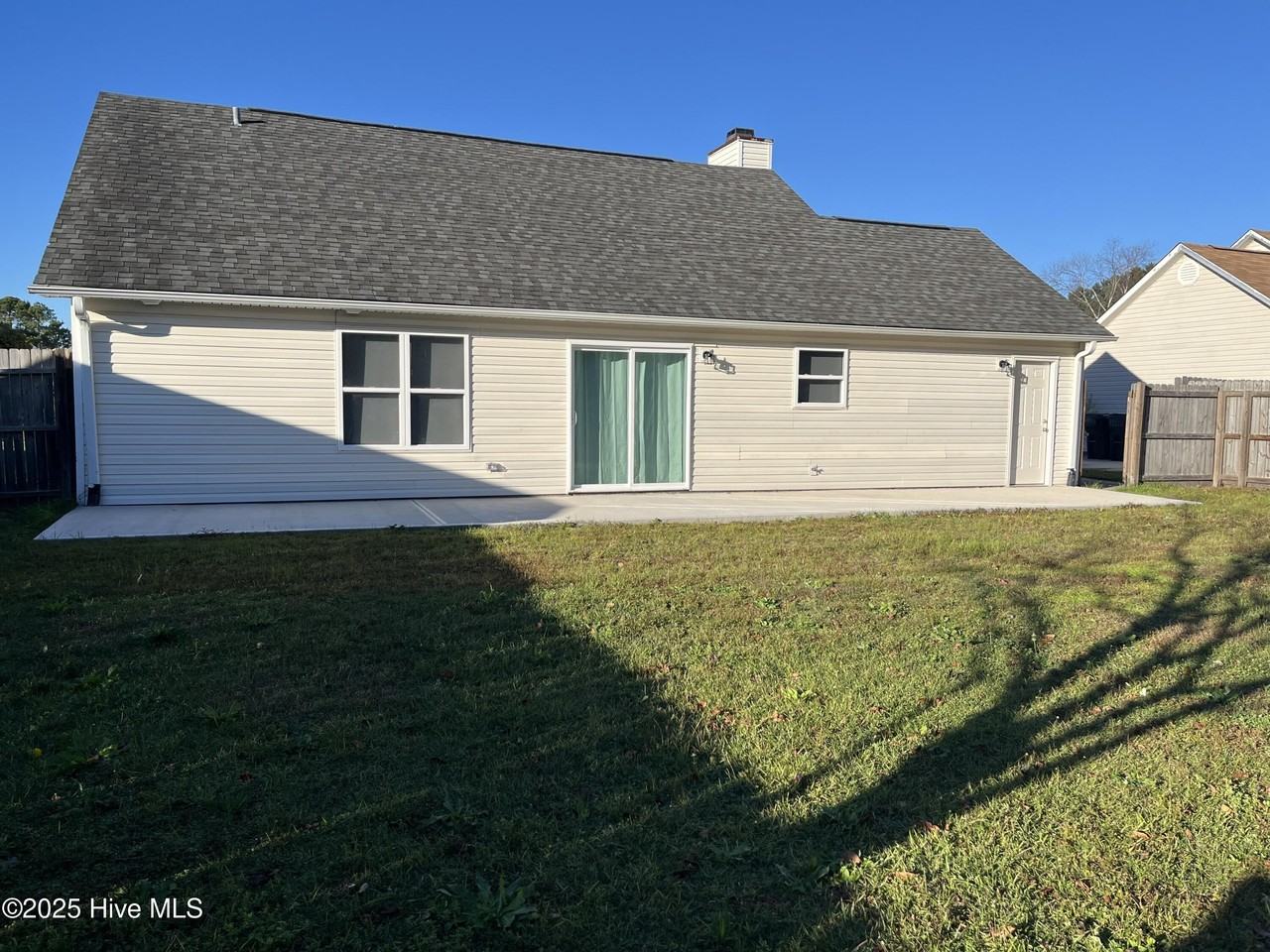 2523 Legend Dr - Photo 2 of 15