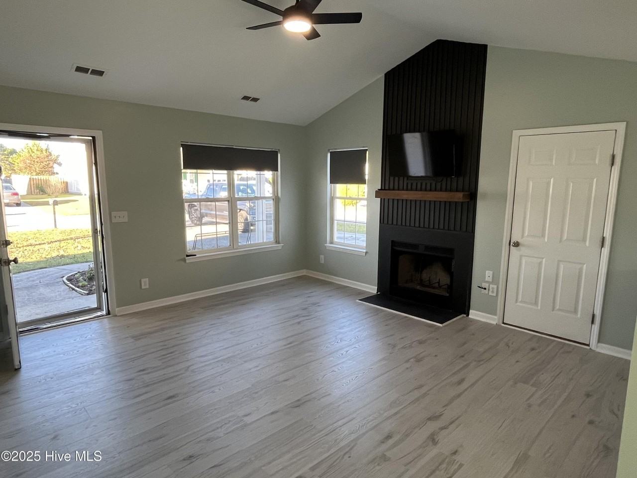 2523 Legend Dr - Photo 4 of 15