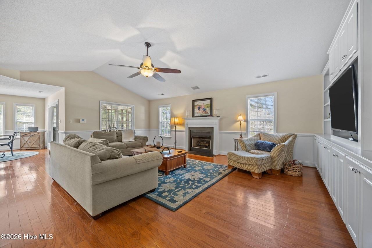 313 Star Hill Dr - Photo 3 of 39