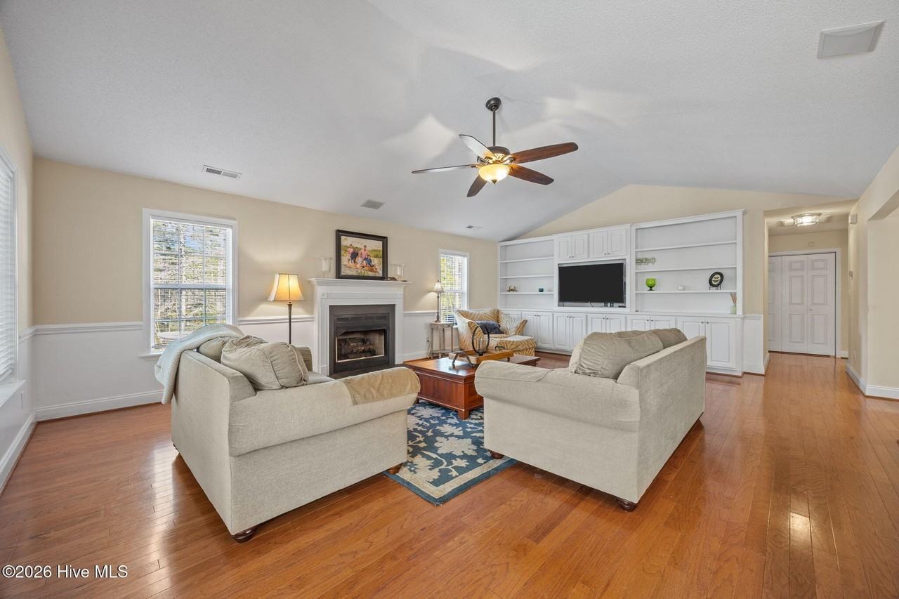 313 Star Hill Dr - Photo 7 of 39