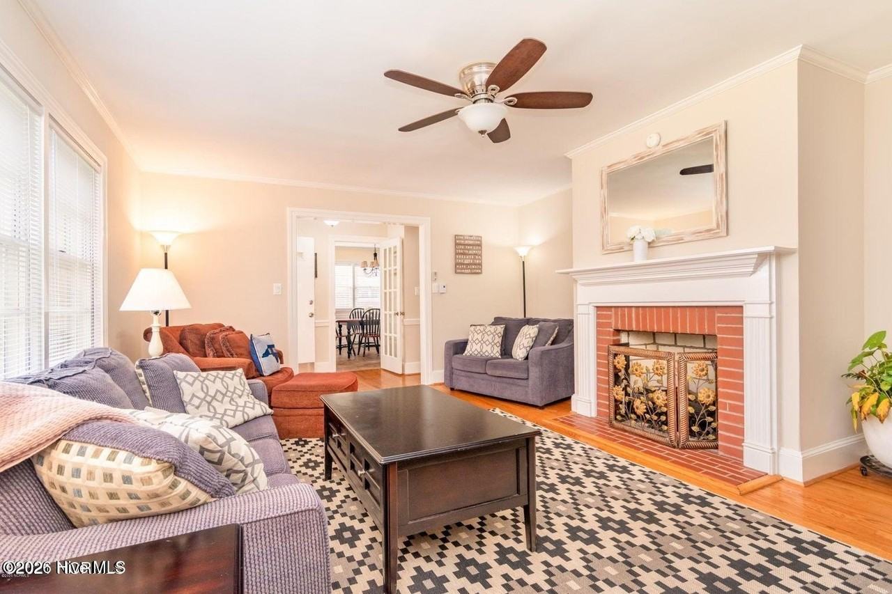 1909 E 8th St - Photo 2 of 15