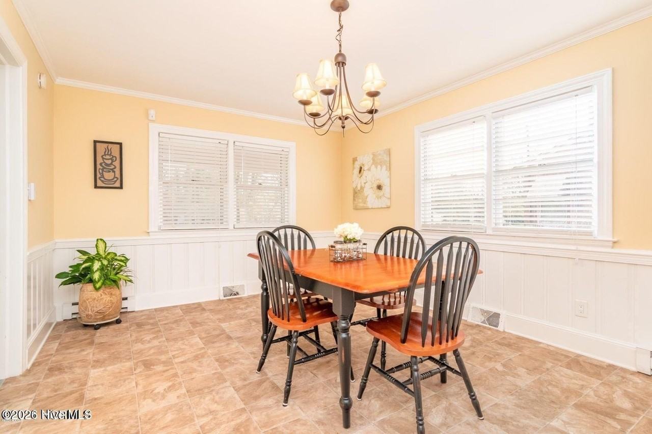 1909 E 8th St - Photo 3 of 15