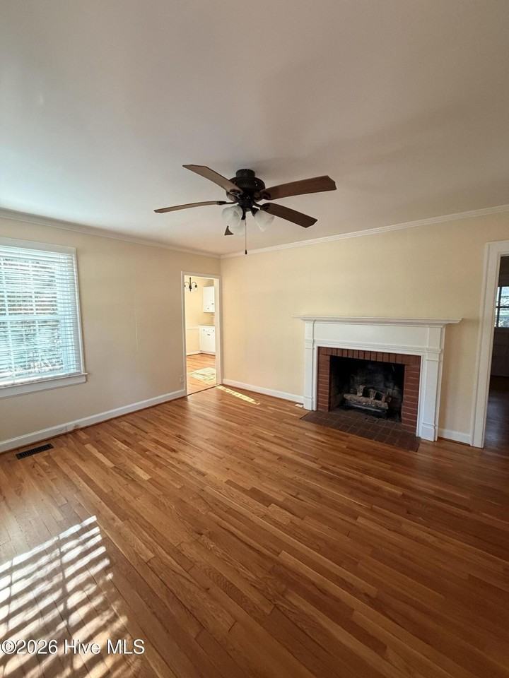 680 N Bennett St - Photo 2 of 14