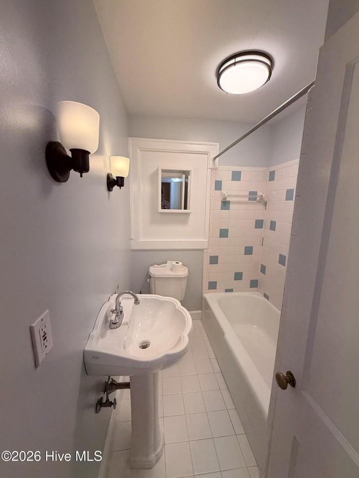 680 N Bennett St - Photo 7 of 14