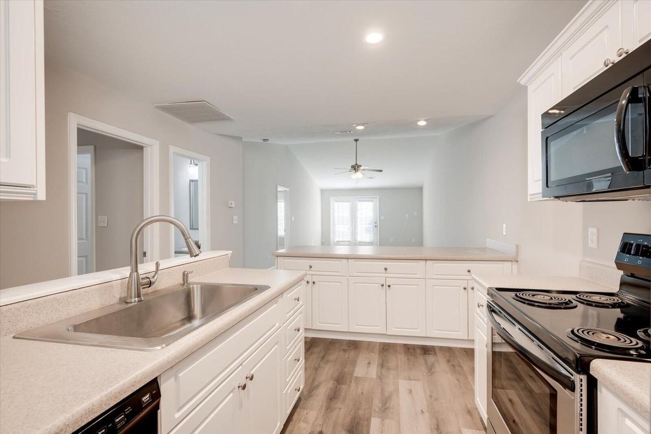 1216 Longpoint Dr - Photo 4 of 20