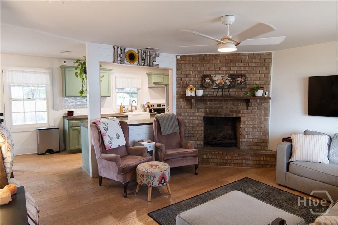 2329 E 42nd St - Photo 2 of 20