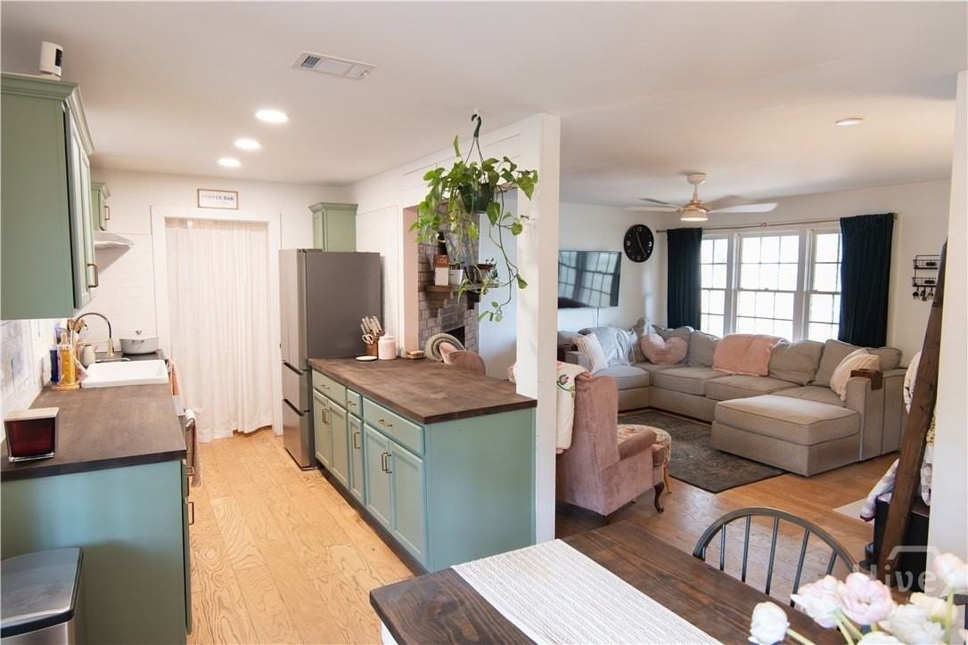 2329 E 42nd St - Photo 5 of 20