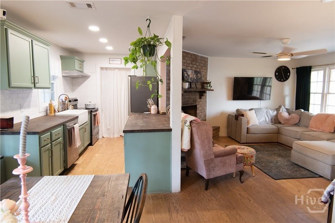 2329 E 42nd St - Photo 6 of 20