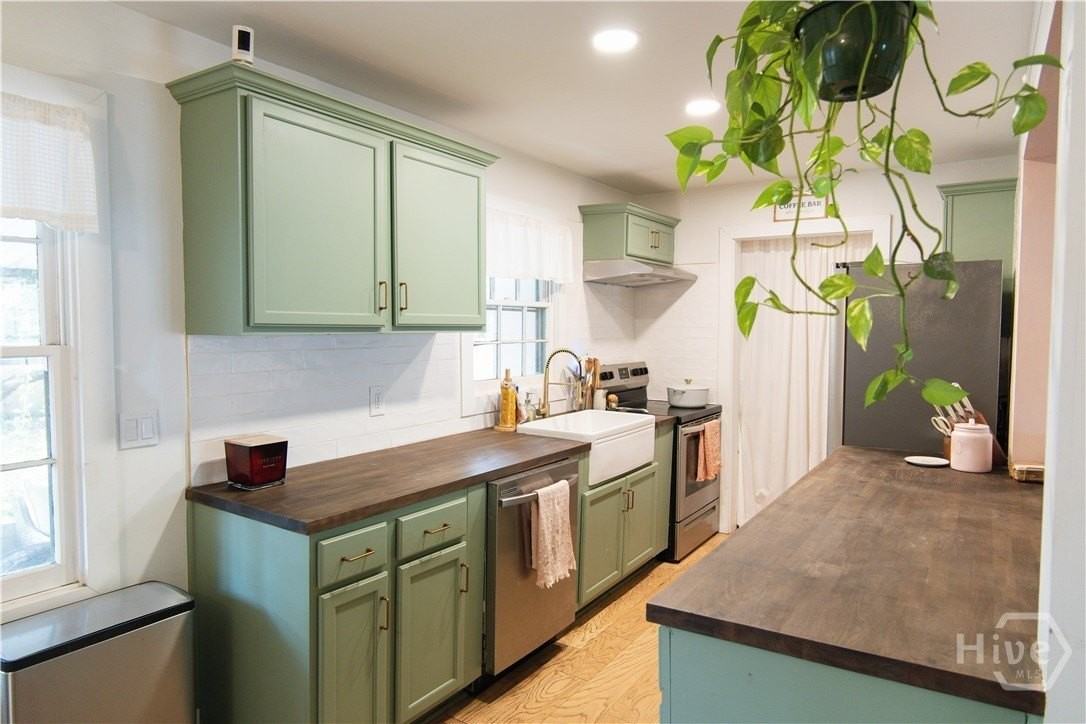 2329 E 42nd St - Photo 7 of 20