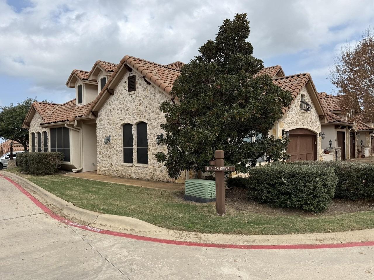 306 Enclave Cir - Photo 3 of 30