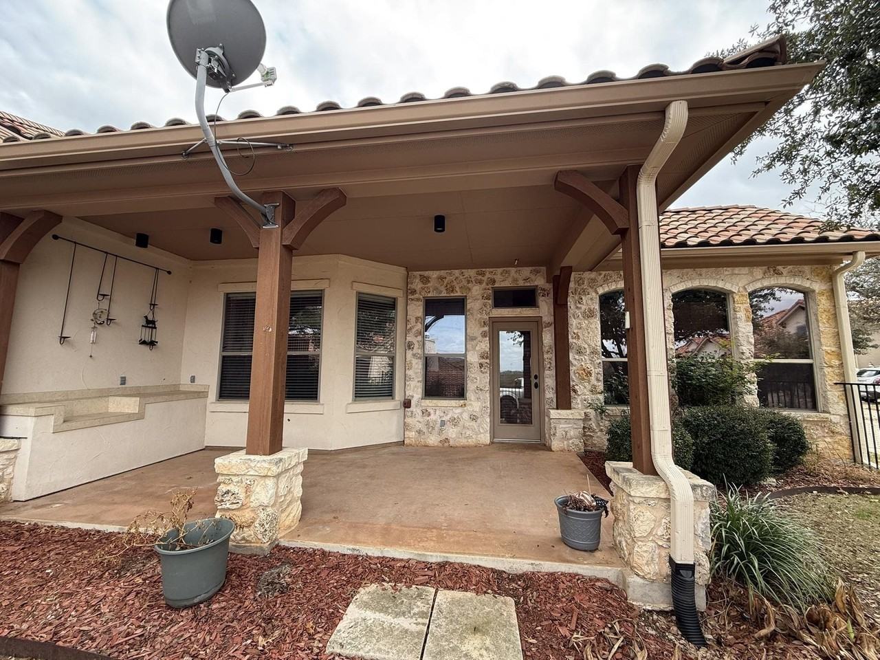 306 Enclave Cir - Photo 4 of 30