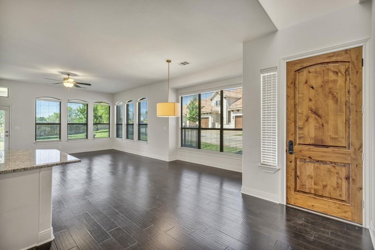 306 Enclave Cir - Photo 7 of 30