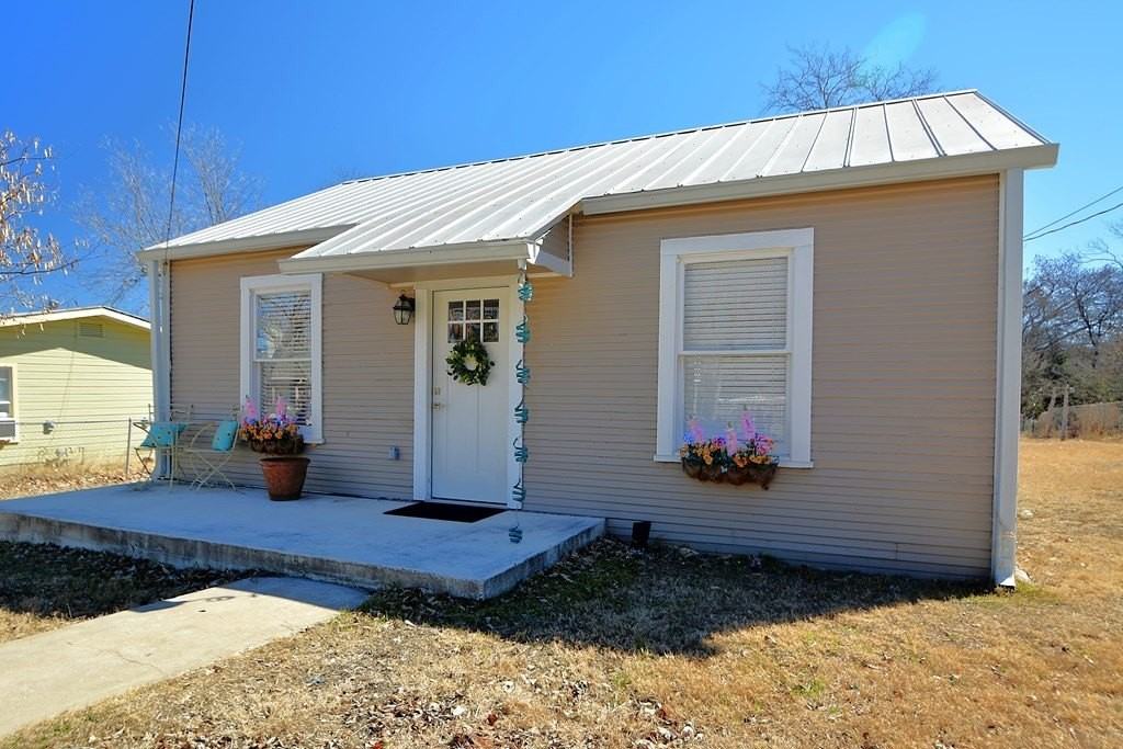 309 Lowry St - Photo 2 of 29