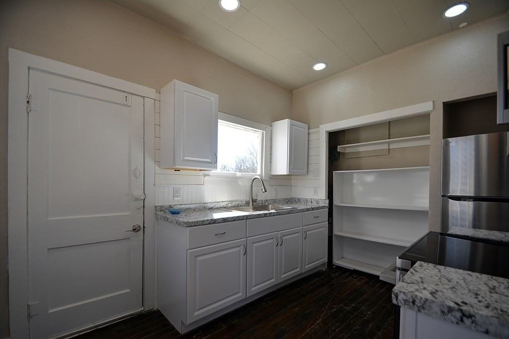 309 Lowry St - Photo 7 of 29