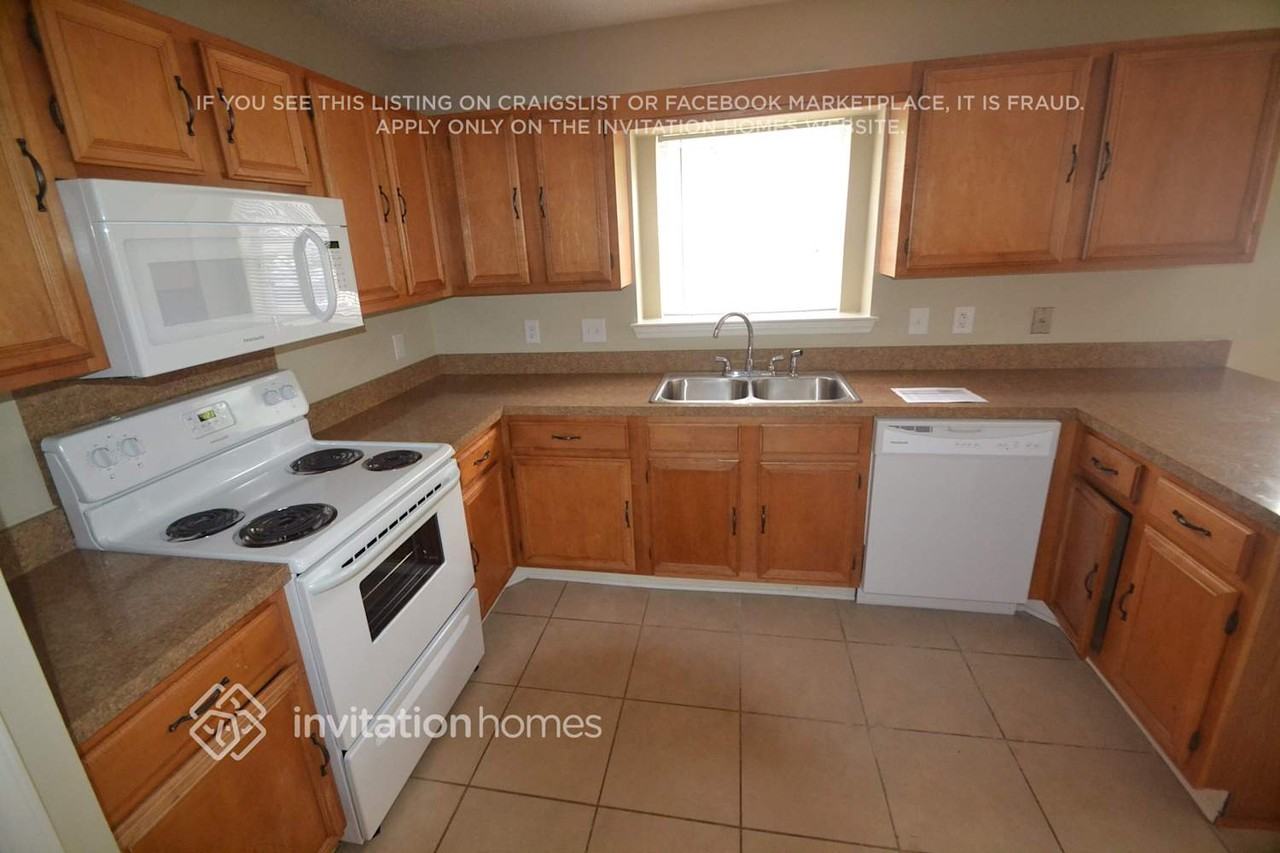 1217 Settlers Bridge Ct - Photo 4 of 9