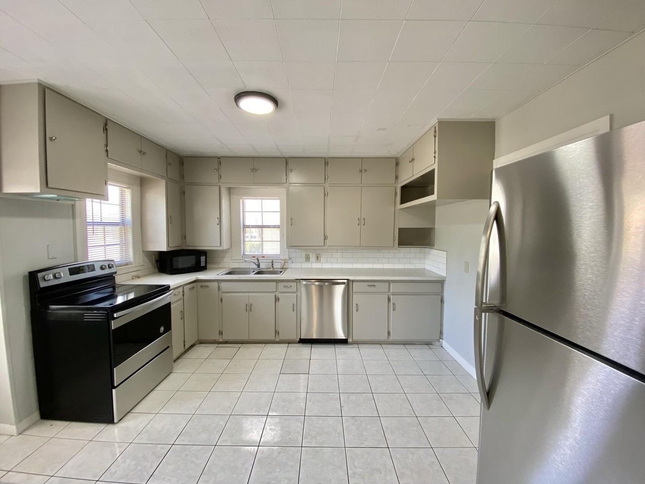 2209 28th St - Photo 3 of 12