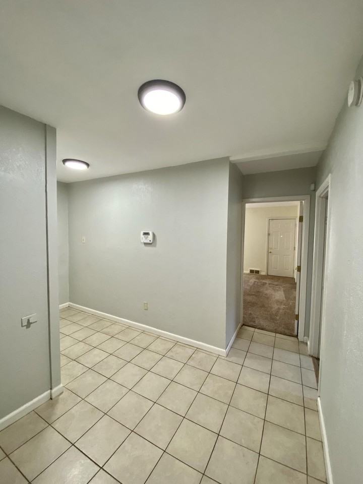 2209 28th St - Photo 7 of 12