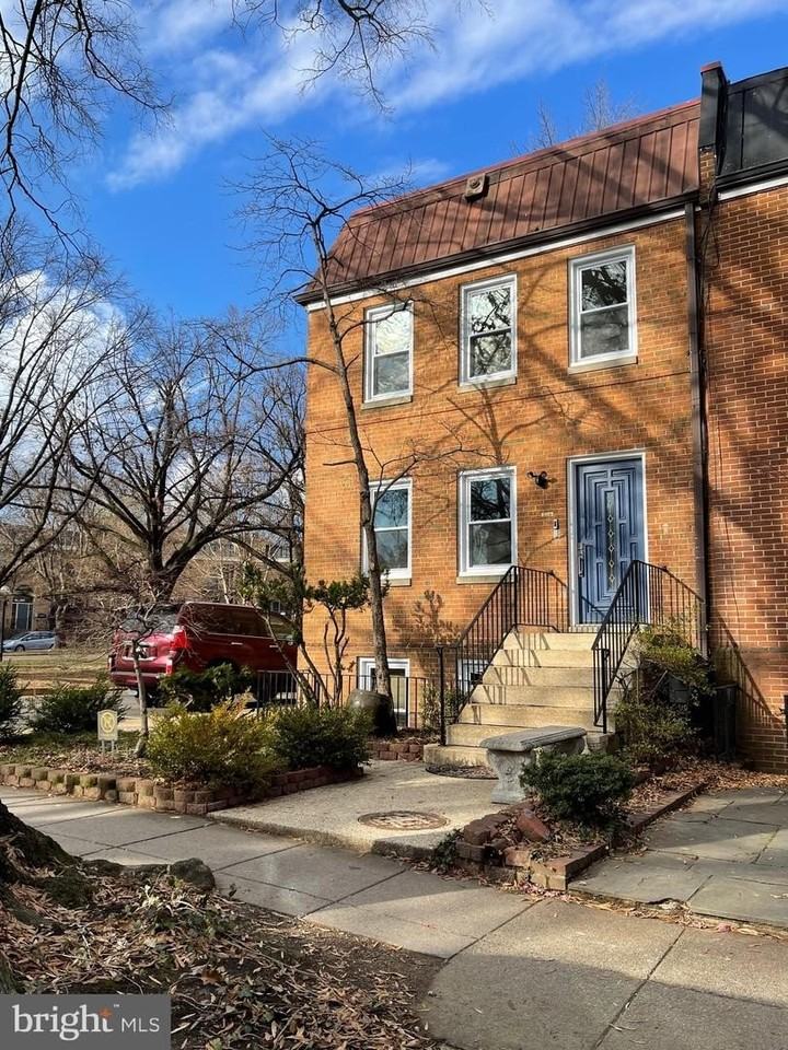 519 G St Sw - Photo 3 of 50