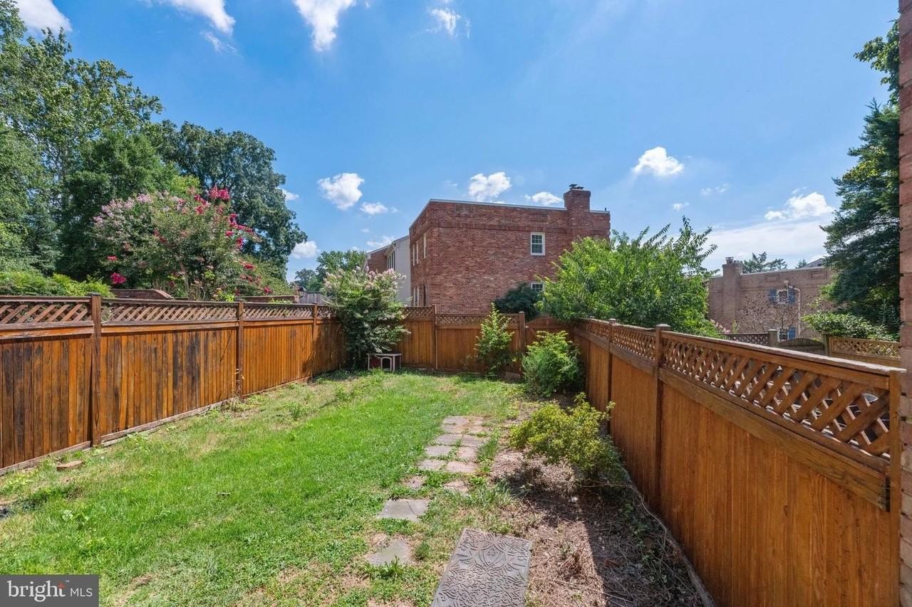 1549 Bruton Ct - Photo 2 of 18