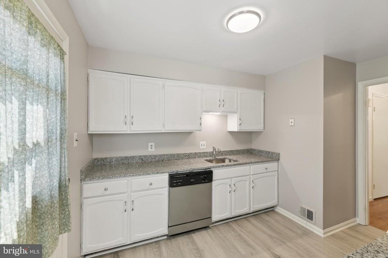 1549 Bruton Ct - Photo 6 of 18