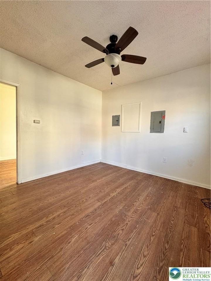 1218 Mechanic St Apt 2 - Photo 2 of 9