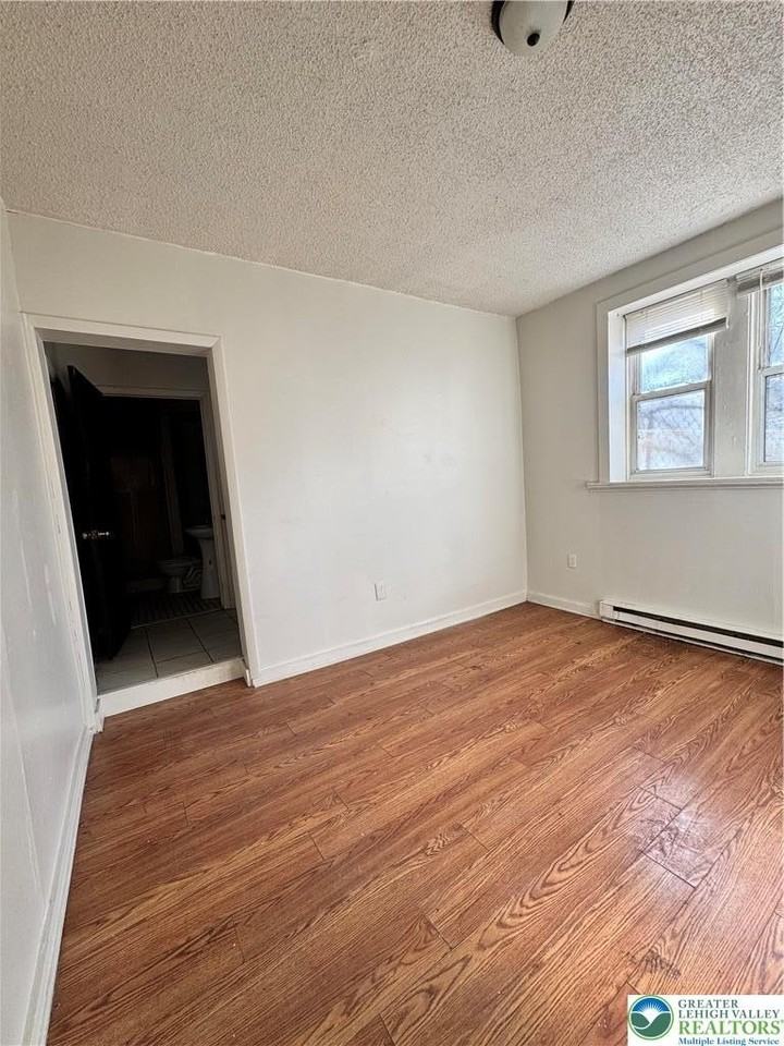 1218 Mechanic St Apt 2 - Photo 3 of 9