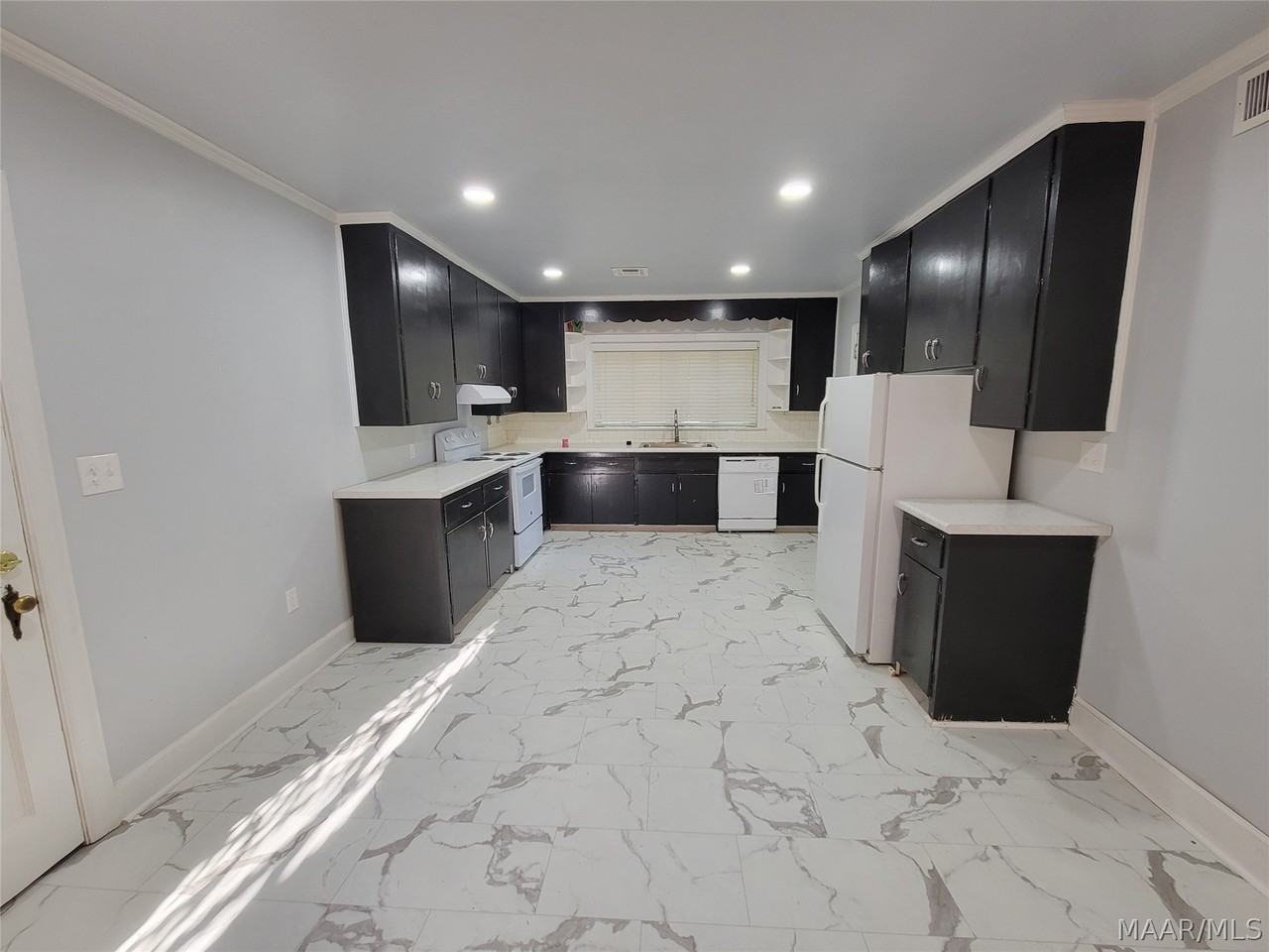 123 Brantwood Dr - Photo 5 of 18