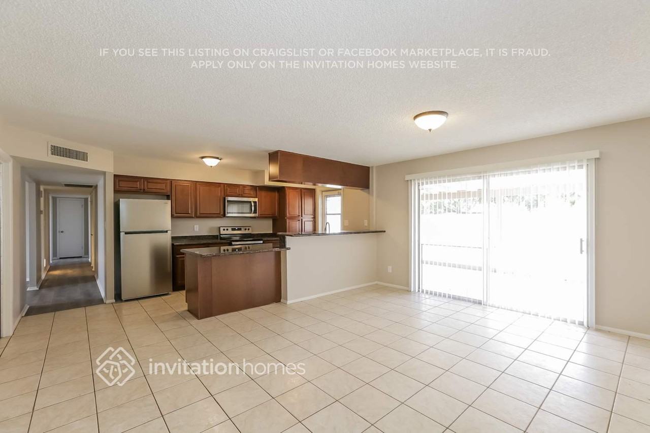 2310 E Riviera Dr - Photo 3 of 16