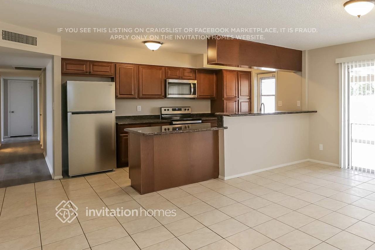 2310 E Riviera Dr - Photo 4 of 16