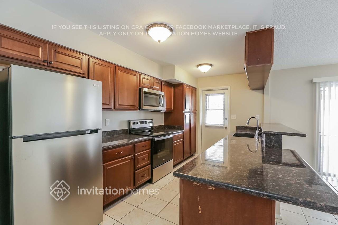 2310 E Riviera Dr - Photo 5 of 16