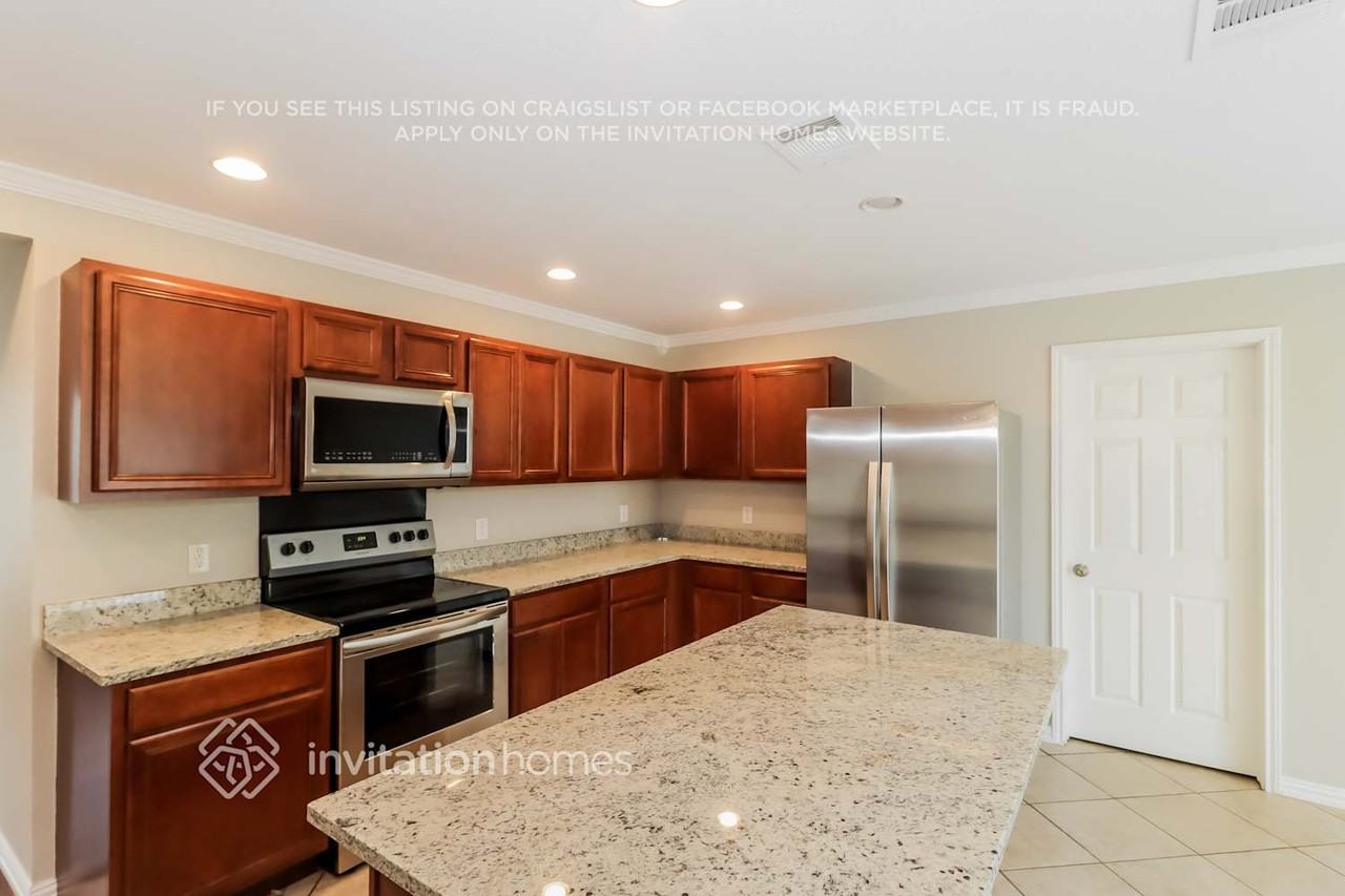 11100 Currin Ln - Photo 5 of 14