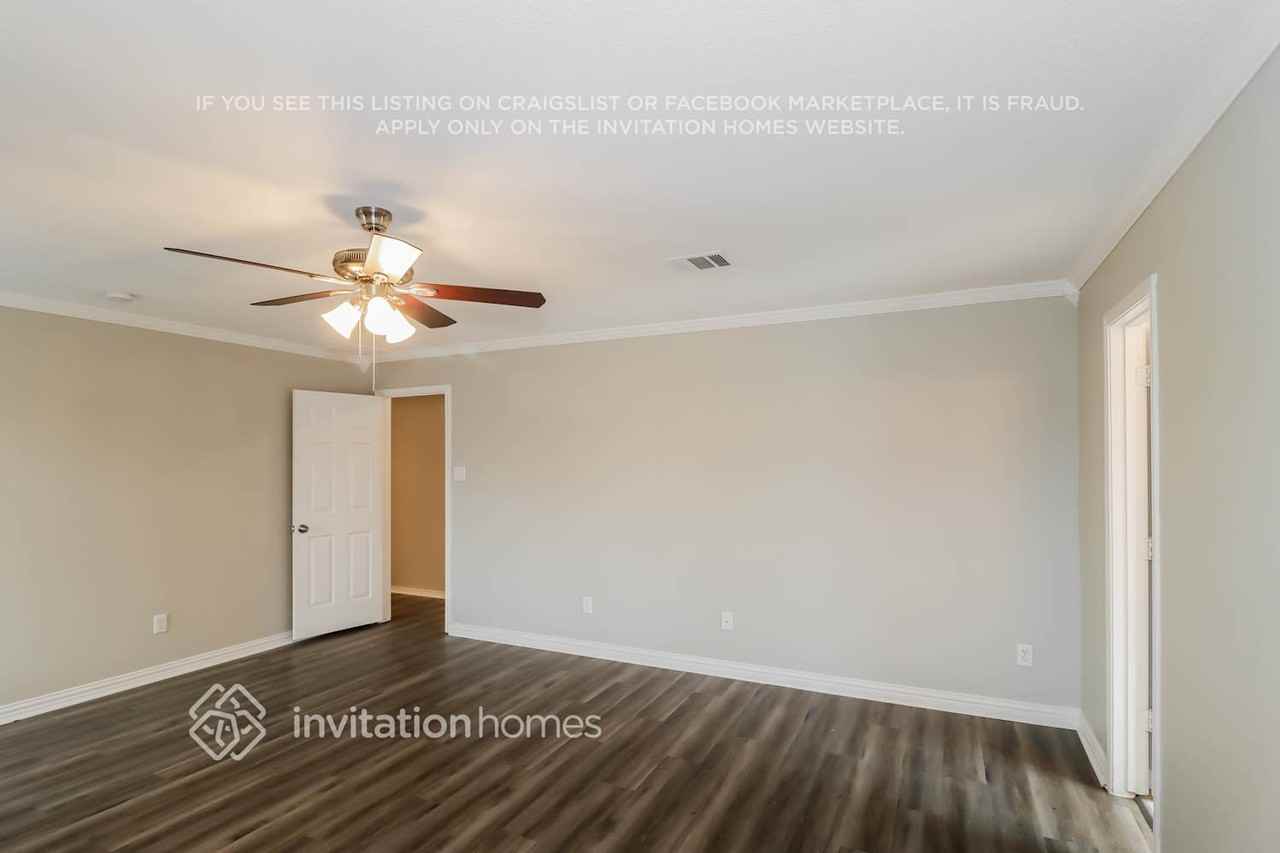 11100 Currin Ln - Photo 7 of 14