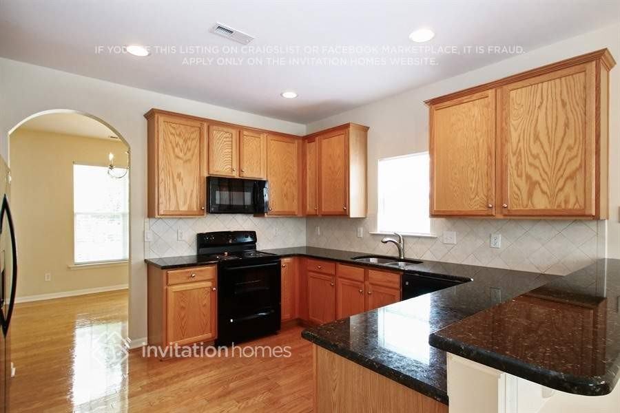 17322 Grand Central Way - Photo 3 of 14