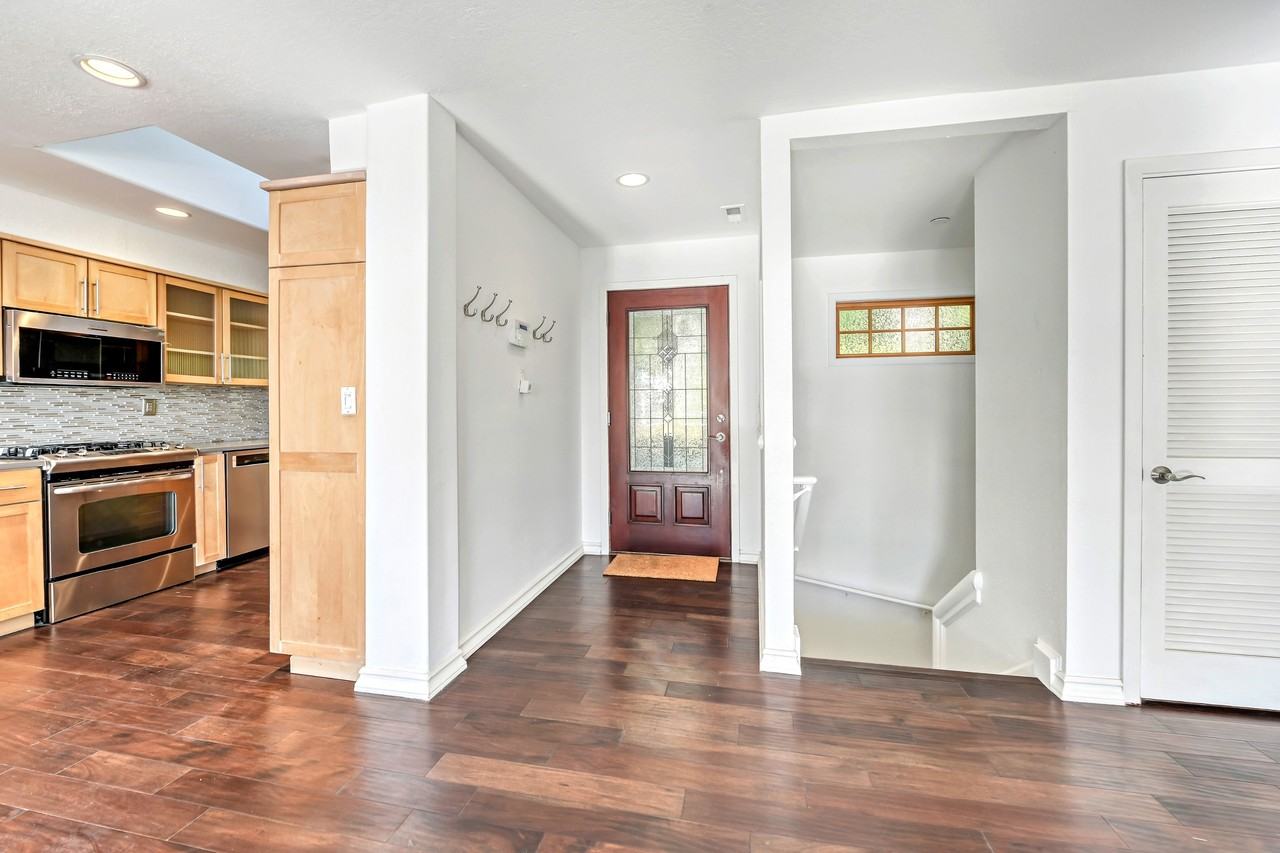 4242 Sw Hewett Blvd #1 - Photo 4 of 30