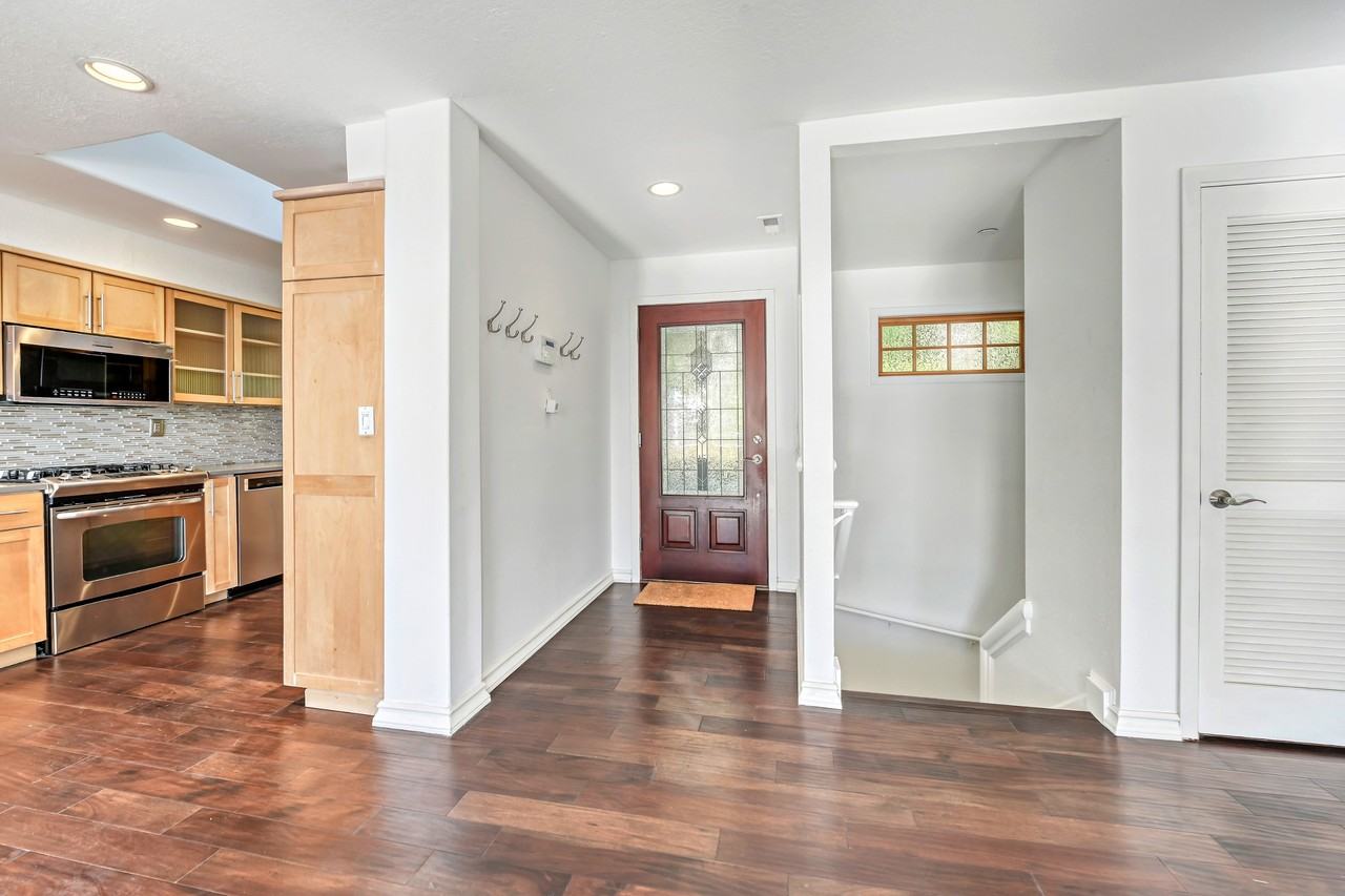 4242 Sw Hewett Blvd #1 - Photo 5 of 30