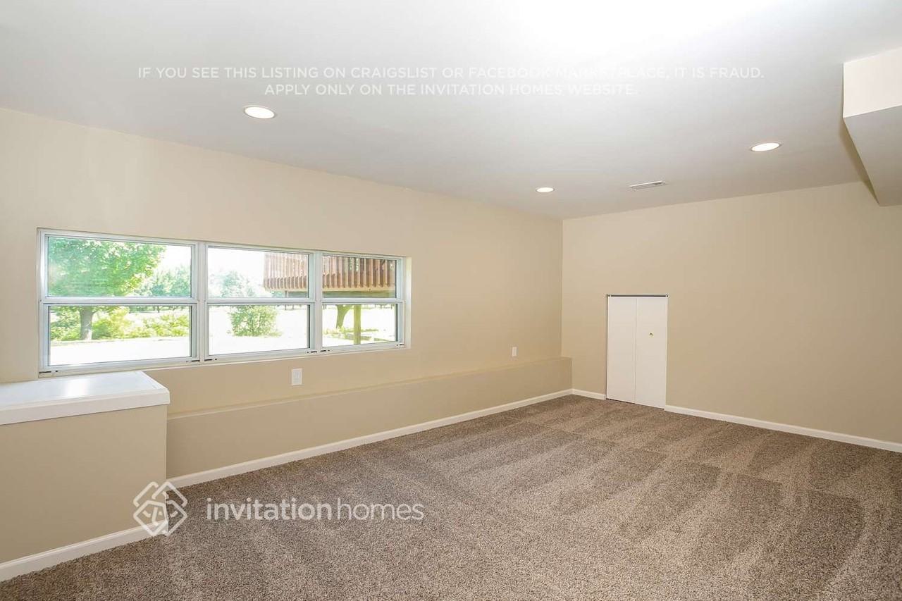 484 Columbine Ln - Photo 5 of 22