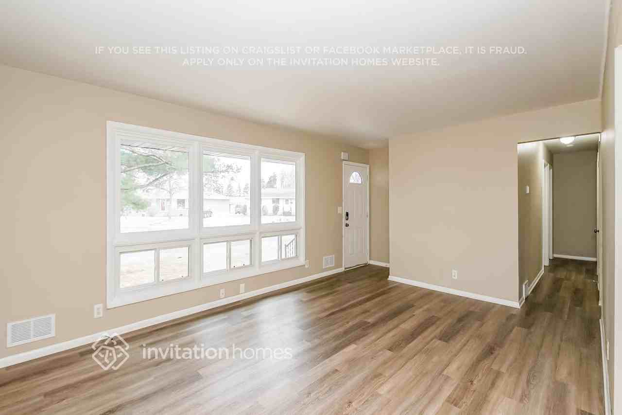 6130 Scott Ave N - Photo 4 of 17