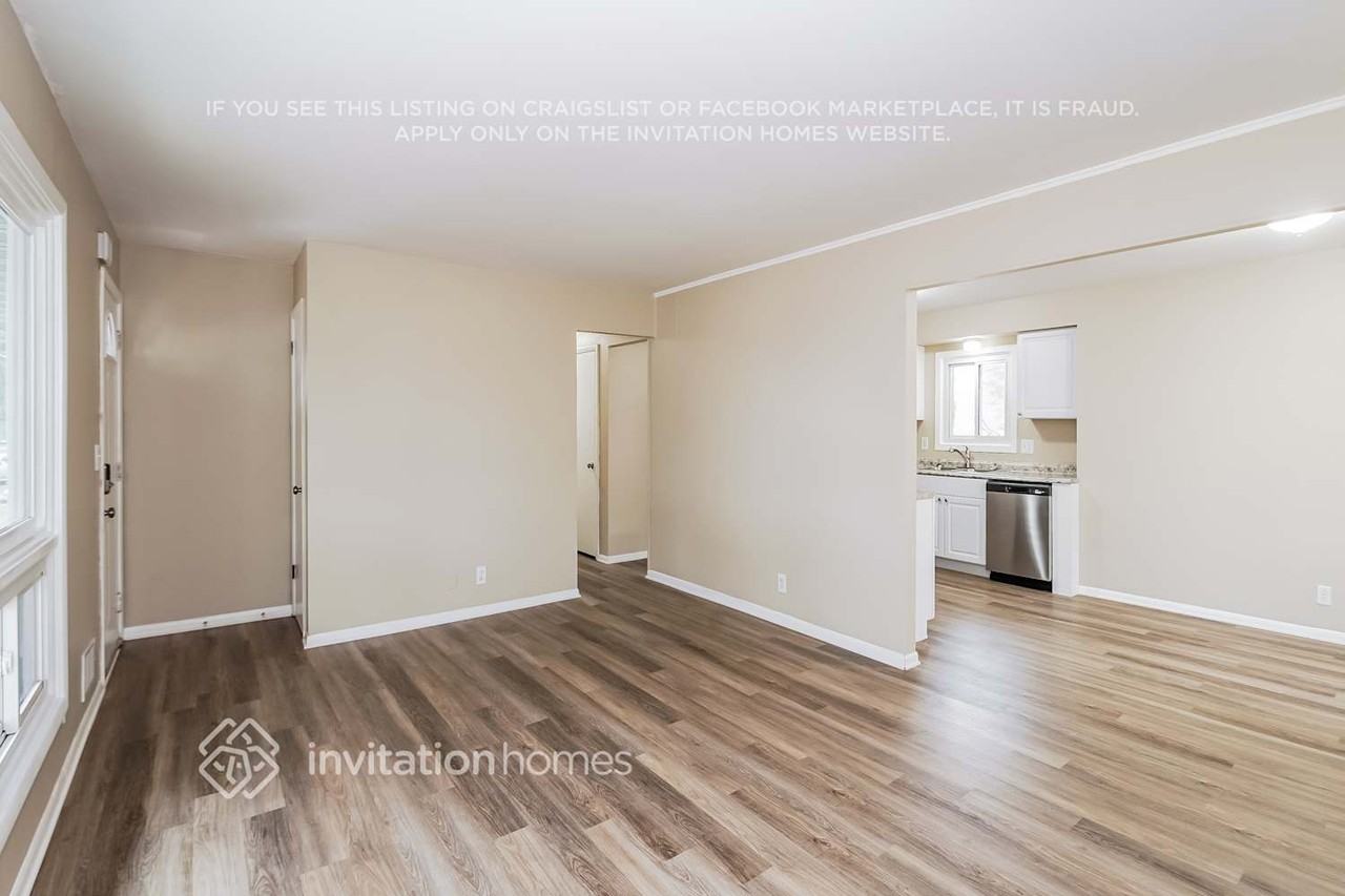 6130 Scott Ave N - Photo 5 of 17