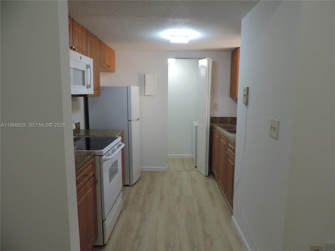 566 Nw 114th Ave #204 - Photo 3 of 24