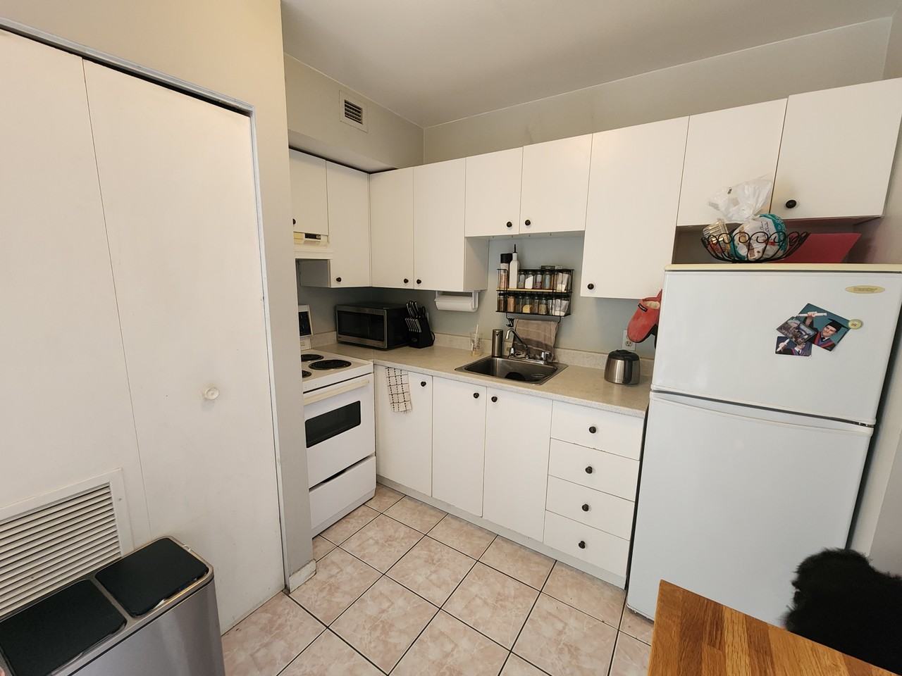 380 Frank Street - Photo 2 of 14