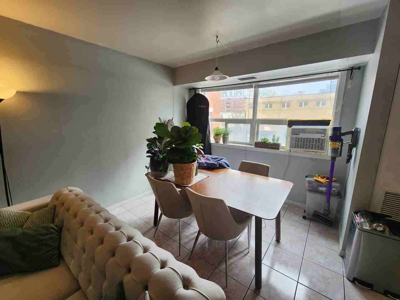 380 Frank Street - Photo 3 of 14